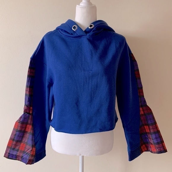LF bell sleeve crop sweatshirt size XS NWT - Picture 1 of 13